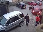 Nikto z nich nečakal, že sa niečo takéto stane (blázon v Land Rover-i)