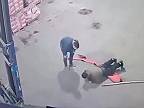 Kolega sa trocha nudil v práci, tak si vymyslel zábavku (zaslúži si potlesk)