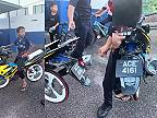 Malajský chlapec si vytunil bicykel, policajti si mysleli, že má motorku