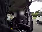 Šofér dodávky pomohol ozbrojeným policajtom zadržať utečúceho podozrivého