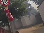 Hasiči bojujú s rozsiahlymi lesnými požiarmi na juhu Francúzska