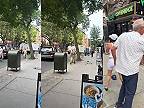 Divoká pouličná bitka v newyorskej štvrti East Village prerástla do chaosu