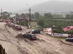 Blesková povodeň v rumunskom Bușteni brala aj autá