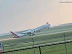 Boeing 777 Kalitta Air sa dotkol dráhy chvostom pri pristátí v Cincinnati