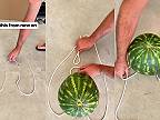 Ukážem ti, ako pomocou povrazu odniesť veľký melón