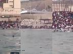 Tisíce migrantov prenikli cez hranicu do španielskej enklávy Ceuta