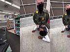 Agent CBP: Nevieš, čo sa deje, vráť sa! Muž tvrdí, že je to jeho švagor