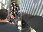 Kradli karty na Facebooku: cudzinec pomohol pri zatýkaní v Metrotowne