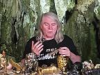 Mocný mág Petr Chobot predstavuje bábiku Voodoo a tajomnú čiernu lebku
