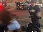 Policajti surovo zhodili na zem povzbudzovačku z Arizonskej univerzity 
