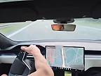 Na Tesle šiel 286 km/h, zradilo ho však jedno koleso!