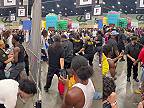 Rozsiahla bitka na výstavisku ComplexCon v Los Angeles, zásah ochrany