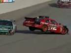 NASCAR: Auto lietalo vzduchom