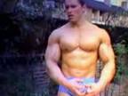 Tréning bicepsov od Arnolda
