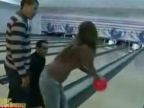 Bowling vs. žena