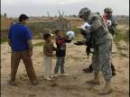 US vojaci a deti v Iraku