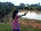 Dievča z pištoľou