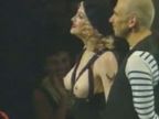 Madonna a jej prsia