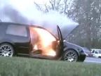 VW GTI v plameňoch