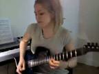 Sexy dievka a jej hra na gitare