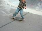 4-ročný skateboardista