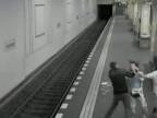 Brutálny útok v metre