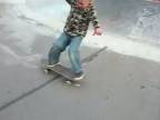 4 ročný skateboarder