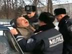 Ožratý rus vs. ruská polícia