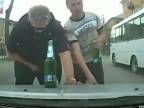 Ruskí opilci vs. vodič auta