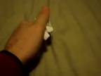 Návod, ako skrčiť papier do tvaru loptičky pomocou ľavej ru