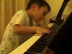5 ročný hrá na piano.. frajersky