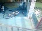 Zlodej bicyklov schytal poriadny výprask