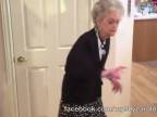 90-ročná babička trsá na Whitney Houston
