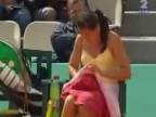 Tenistka si uprostred zápasu vymení spodné prádlo