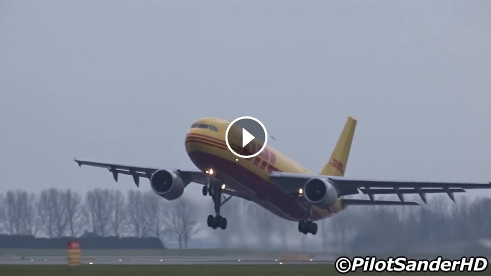 Airbus premenil vtáka na plameň - Mojevideo