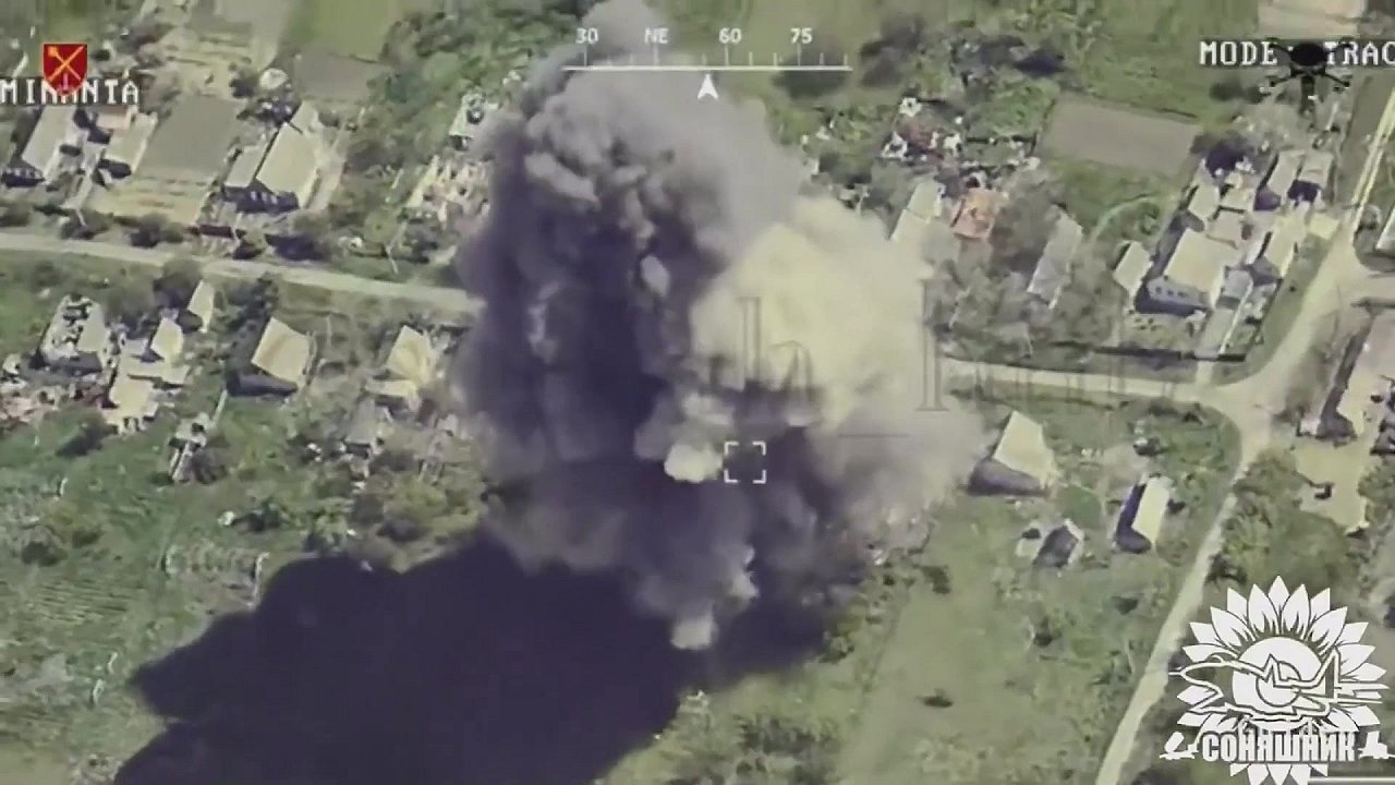 Navádzané bomby AASM Hammer zlikvidovali ruských dronárov - Mojevideo