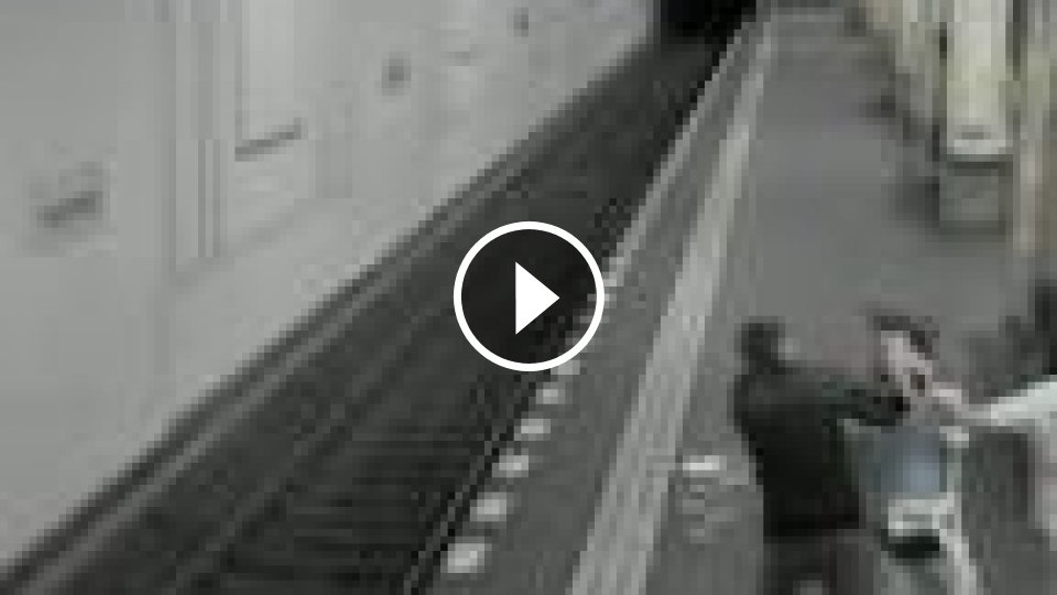 Brutálny útok v metre - Mojevideo