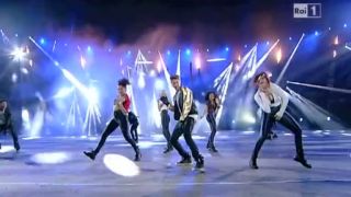 Justin Bieber "Boyfriend" (LIVE)
