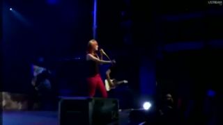 Paramore - Here We Go Again (naživo z NY City 2011)
