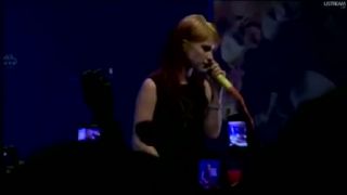 Paramore - Pressure (naživo z NY City 2011)