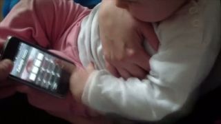 8 mesačne bábo odblokuje iPhone a zavolá tiesňovú linku