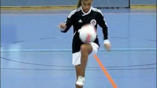 Aylin Yaren - Futbalový freestyle