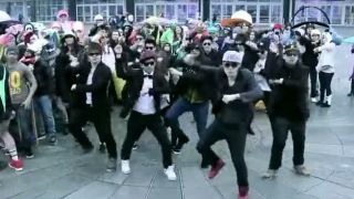 Harlem shake vs. Gangnam style