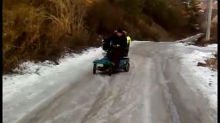 Mini crosser je skúter