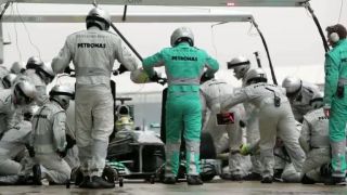 F1 pit stopy pod lupou