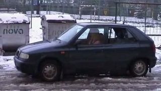 Blondína a policajt
