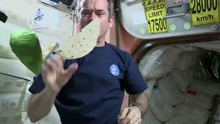 Chris Hadfield kuchyňa vo vesmíre