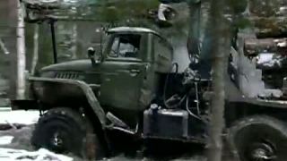 Ruské auto s drevom