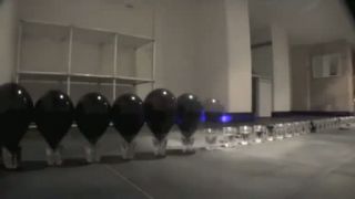 Laser vs. 100 balónov