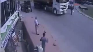 Kamión zrazil...